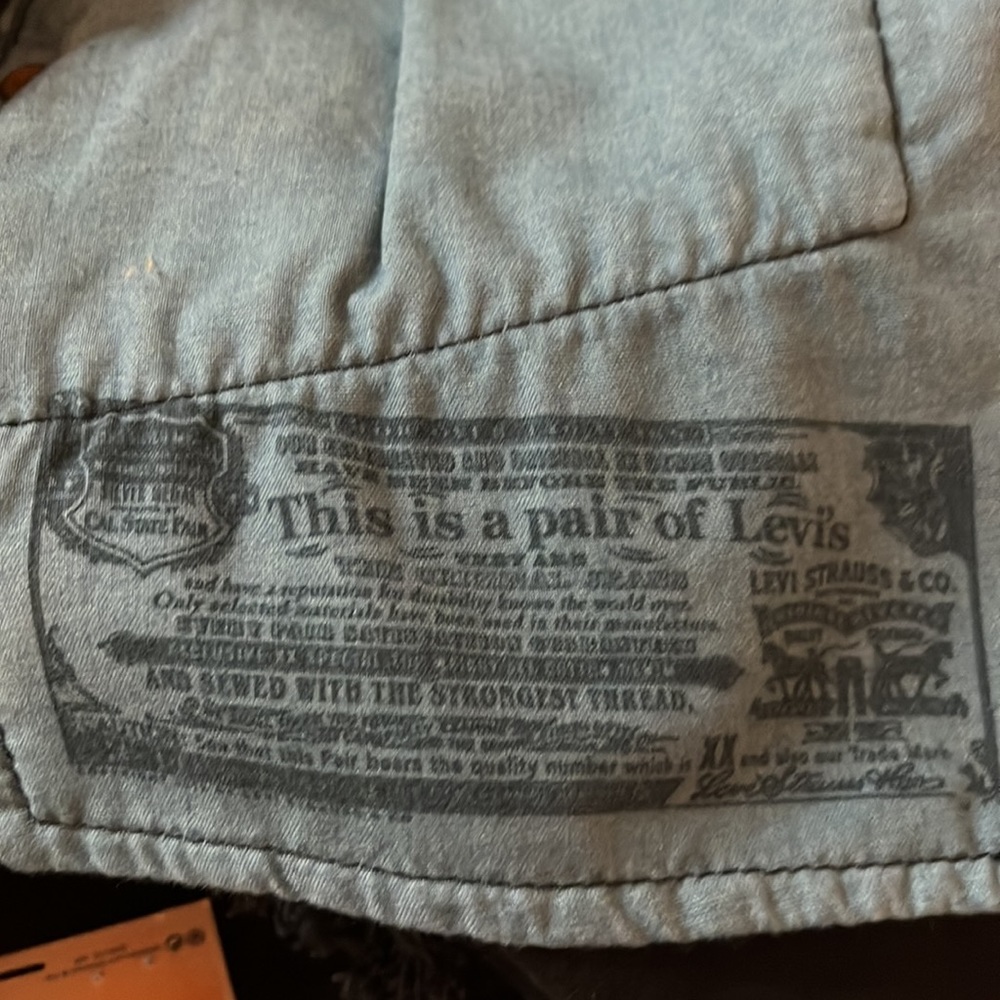Levi’s 501 High Rise Shorts in Darkest Hour - Picture 7 of 8